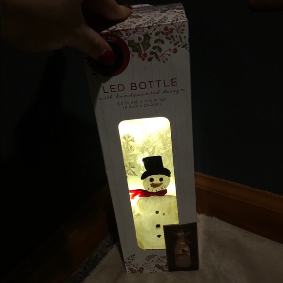 ⛄️ LED Snowman Bottle Decor ⛄️ - Picture 8 of 9